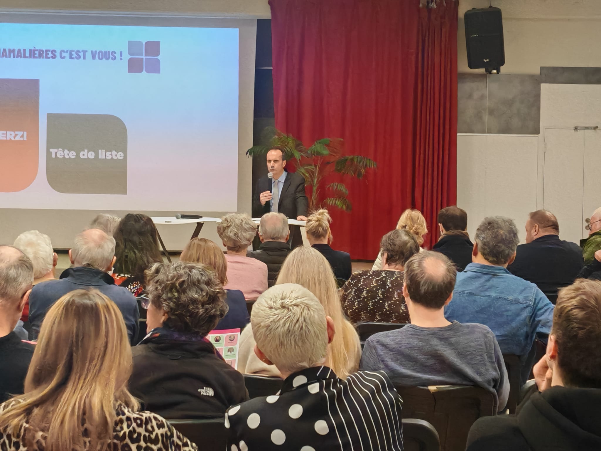 Salle comble lors de la réunion publique du 5 février